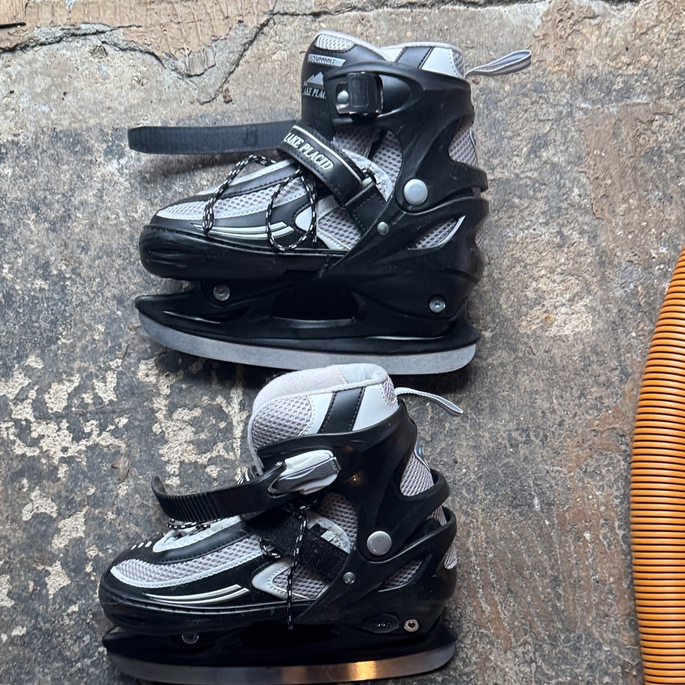 Lake placid ice skates size 1-4 adjustable